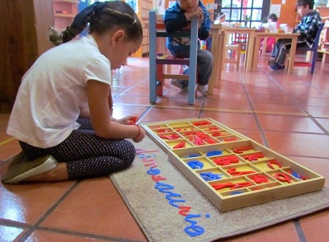 abecedario montessori para jugar y aprender